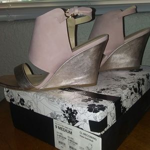 NEW--Mettalic Gold/Rose Women's Shoe